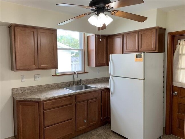 3506 8th Ave in Beaver Falls, PA - Foto de edificio - Building Photo