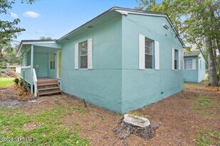 83 Lewis St in Atlantic Beach, FL - Building Photo
