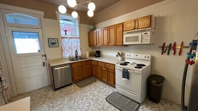 155 E 12th St in Dubuque, IA - Building Photo - Building Photo