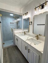 222 Shady Ln Dr in Fort Worth, TX - Building Photo