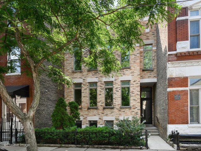 property at 842 N Wolcott Ave