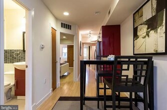 500 25th Pl NE, Unit 103 in Washington, DC - Foto de edificio - Building Photo
