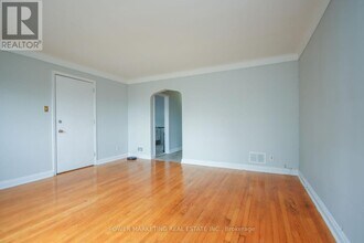 679 Roosevelt Ave in Ottawa, ON - Building Photo - Building Photo