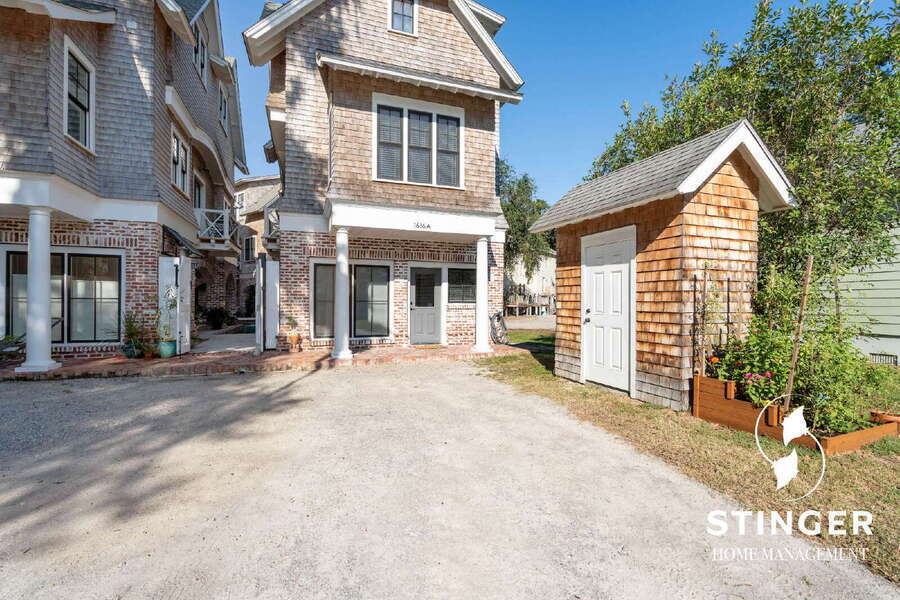 1616 Paris Ave W in Port Royal, SC - Building Photo