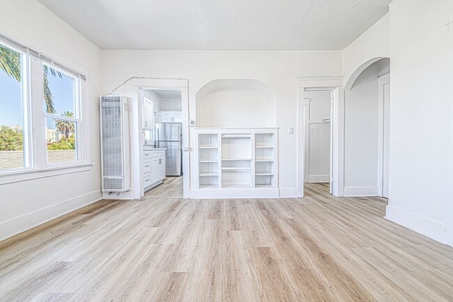 1643 Locust Ave in Long Beach, CA - Building Photo - Building Photo