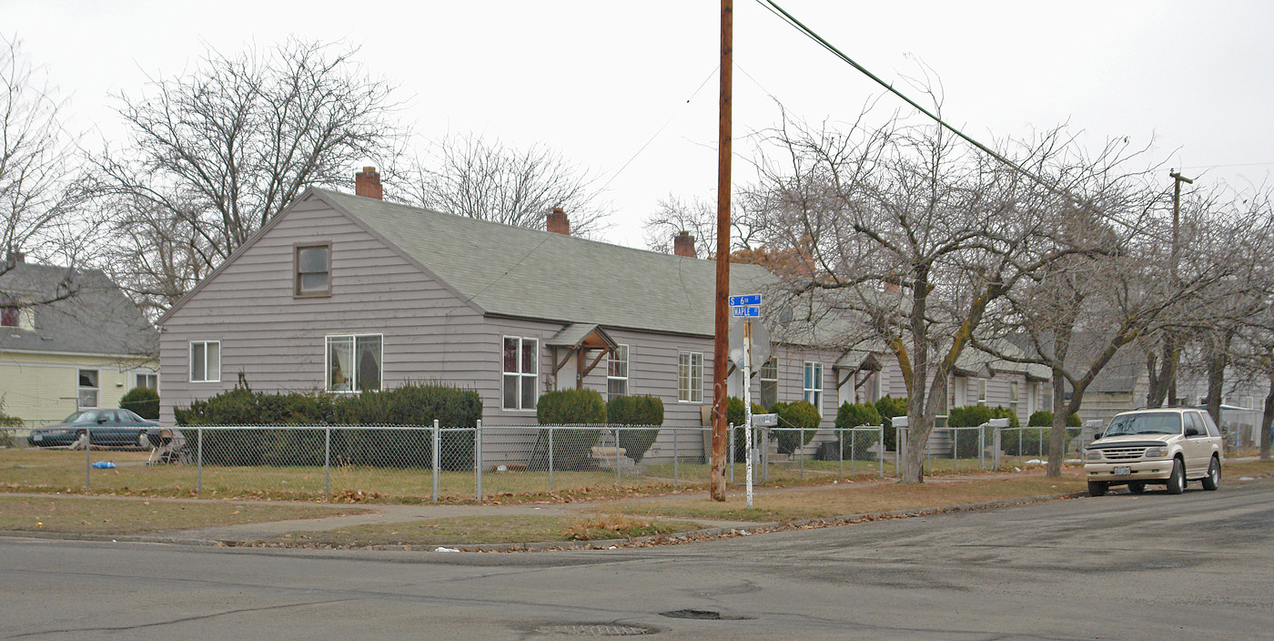 516 E Maple St in Yakima, WA - Building Photo