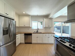 2630 S Longwood Ave in Los Angeles, CA - Building Photo - Building Photo