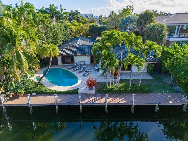 property at 2425 Barcelona Dr