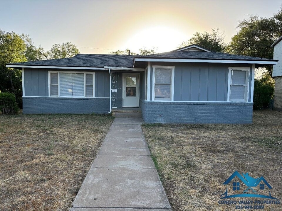616 E Parkway St in San Angelo, TX - Building Photo