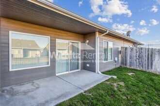 5518 N Edwards Cir in Wichita, KS - Building Photo - Building Photo