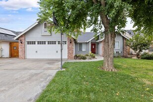 500 N Tommy St in Visalia, CA - Building Photo