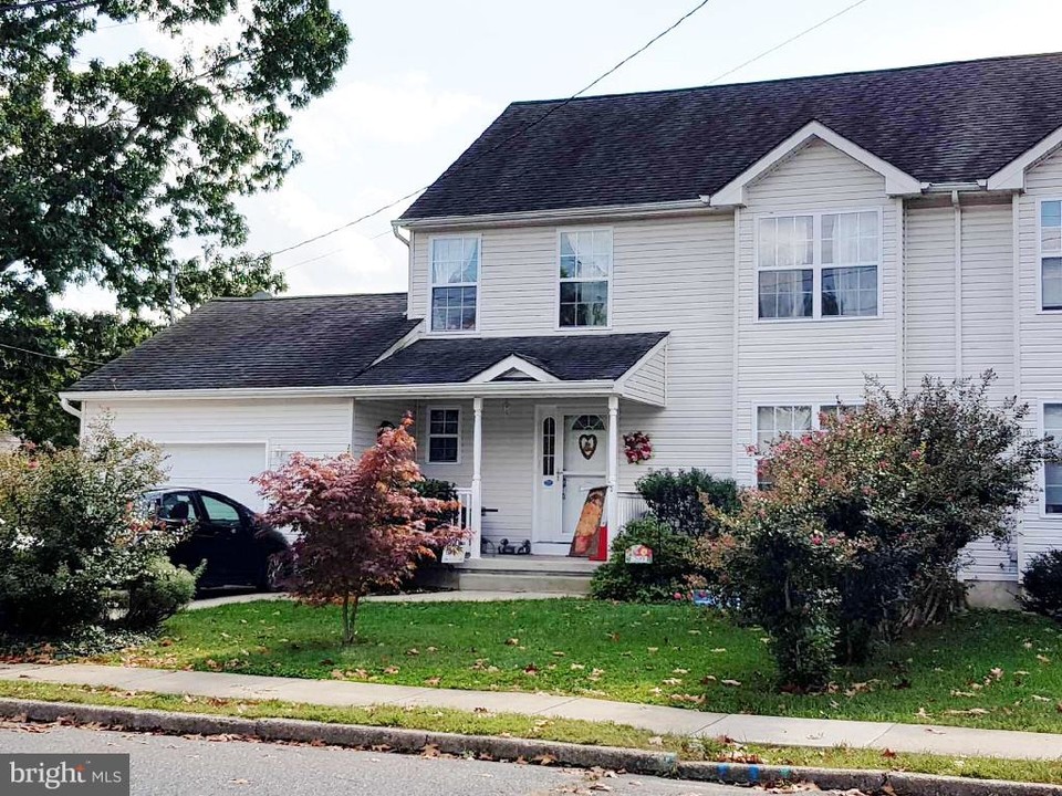 209 Laurel Ave in Glassboro, NJ - Building Photo