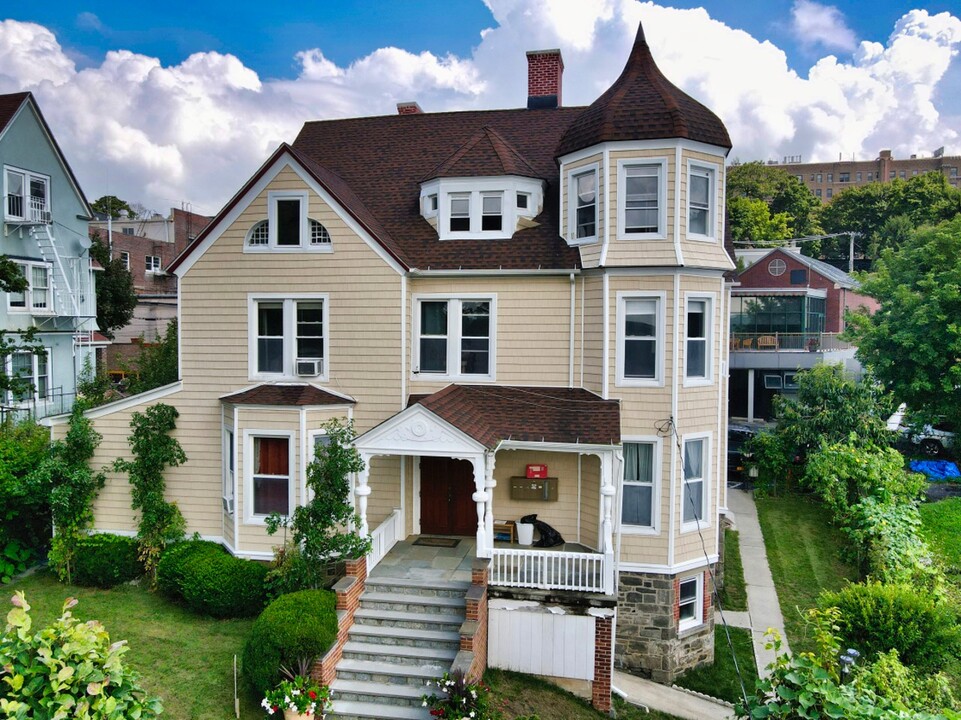 8 Hudson Terrace in Dobbs Ferry, NY - Building Photo