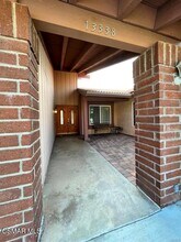 13338 Canyon Ridge Ln in Los Angeles, CA - Foto de edificio - Building Photo