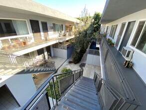 12301-12307 Pacific Ave in Los Angeles, CA - Foto de edificio - Building Photo