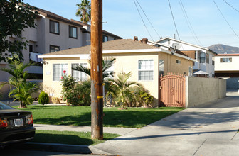 525 E Garfield Ave in Glendale, CA - Foto de edificio - Building Photo