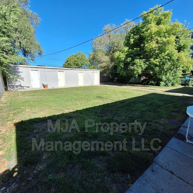 1043 S 200 W in Salt Lake City, UT - Building Photo - Building Photo