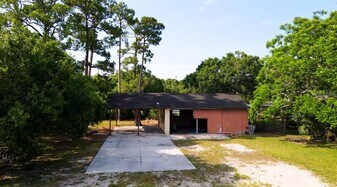 2511 S Jenkins Rd in Fort Pierce, FL - Building Photo