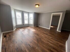42 Laurel St in Newport, NH - Building Photo