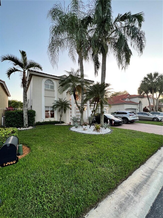 15628 SW 16th St in Pembroke Pines, FL - Building Photo - Building Photo
