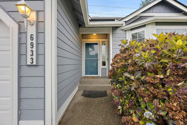 6933 Southwick Ct SW in Olympia, WA - Building Photo - Building Photo