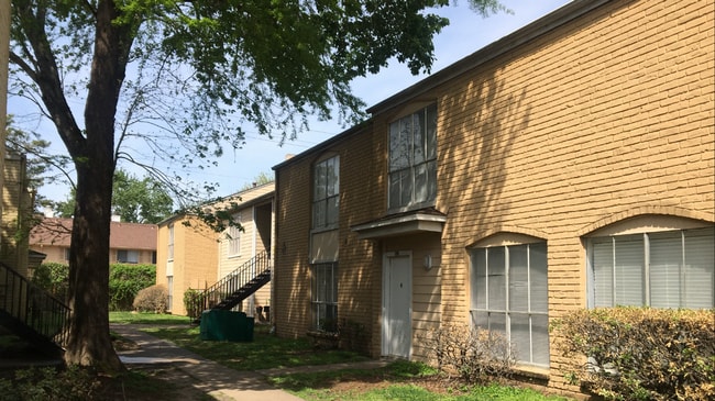 6200 W Tidwell Rd in Houston, TX - Building Photo - Building Photo