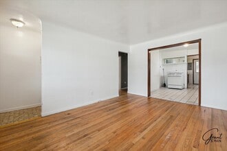 3 Bedroom Ranch - $1,350 in Eastpointe, MI - Building Photo - Building Photo