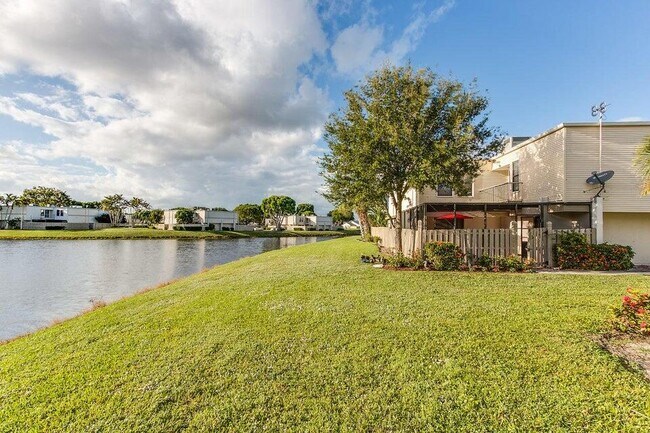 1608 Shaker Cir in Wellington, FL - Building Photo - Building Photo