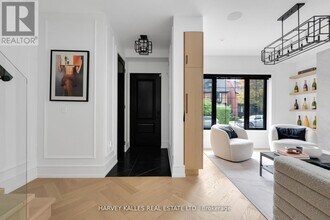 233 Macpherson Ave in Toronto, ON - Building Photo - Building Photo