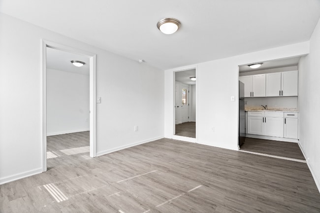 102 S West St in Alexandria, IN - Foto de edificio - Building Photo