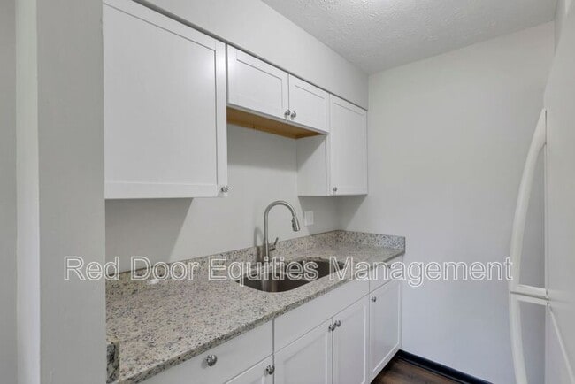 1442 Tiki Ln in Lancaster, OH - Building Photo - Building Photo