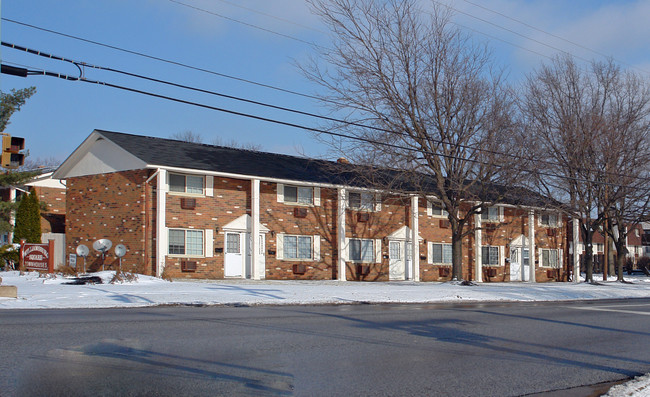 Williamsburg Square in Lorain, OH - Building Photo - Building Photo