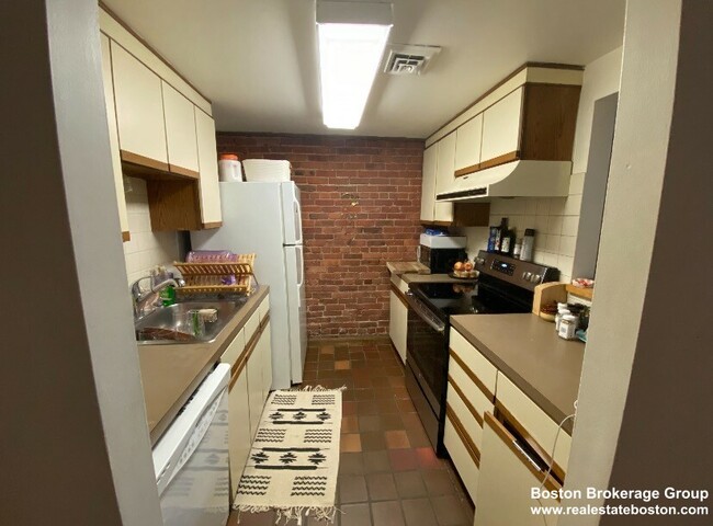 103 Gainsborough St, Unit 007 in Boston, MA - Building Photo - Building Photo