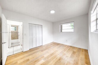 1535 NW 53rd St in Miami, FL - Building Photo - Building Photo