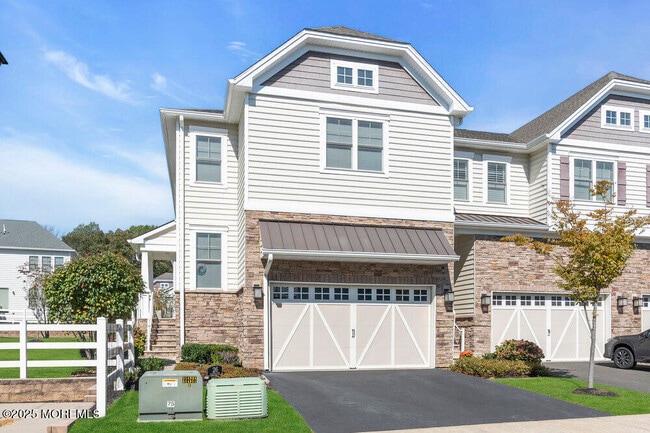 26 Malcolm Way in Lincroft, NJ - Building Photo - Building Photo