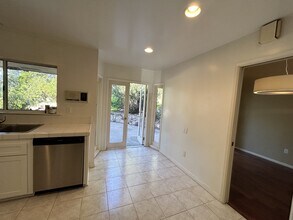 17218 Escalon Dr in Encino, CA - Building Photo - Building Photo