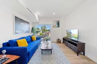 5637 Klump Ave, Unit Front unit in North Hollywood, CA - Building Photo