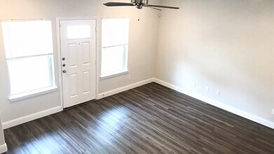 9214 Nyssa Ave in Houston, TX - Foto de edificio - Building Photo