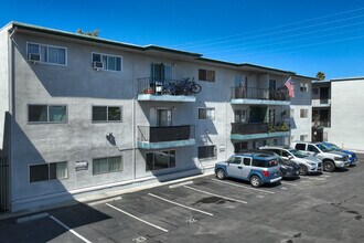 4885 Cole St in San Diego, CA - Foto de edificio - Building Photo
