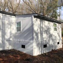 70 W Smith Rd in West Point, GA - Building Photo