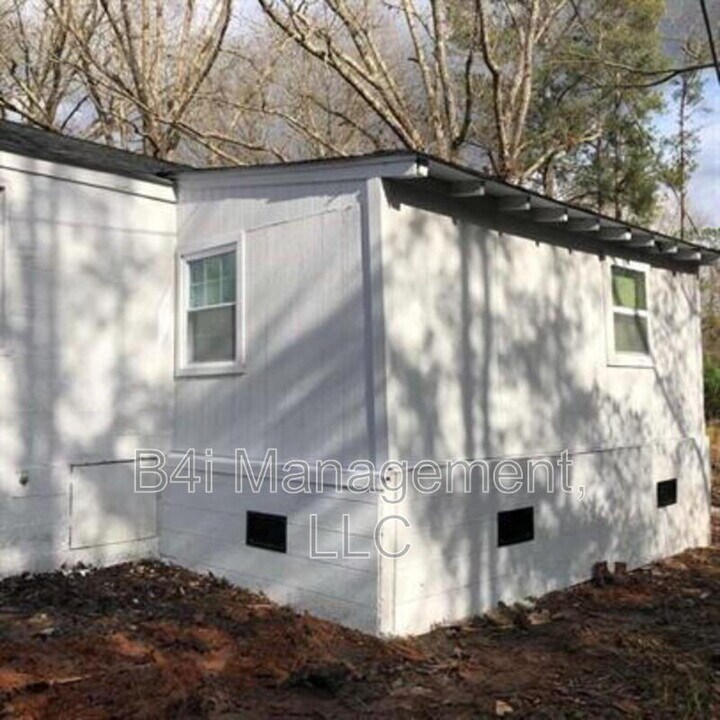 70 W Smith Rd in West Point, GA - Building Photo
