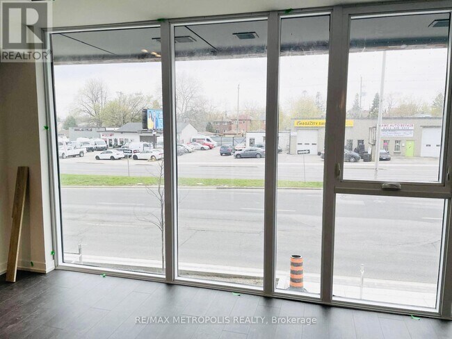 2203 Kingston Rd in Toronto, ON - Building Photo - Building Photo