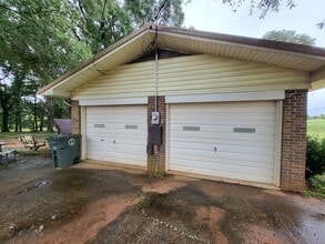 2500 Neal Metcalf Rd in Enterprise, AL - Foto de edificio - Building Photo