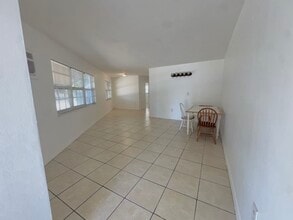 1450 NE 171st St, Unit 101B in North Miami Beach, FL - Building Photo - Building Photo