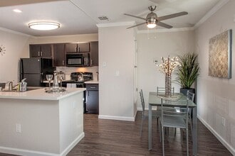 LAUREL GLEN in Manteca, CA - Building Photo - Building Photo