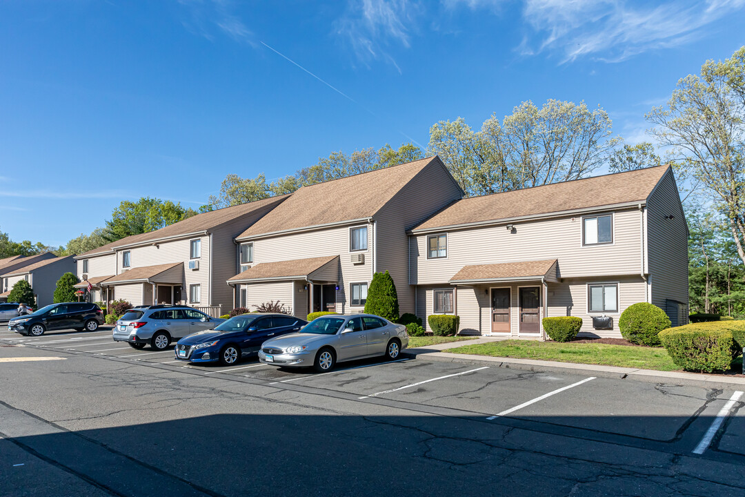 Sandpiper Woods Condominiums in Bristol, CT - Building Photo