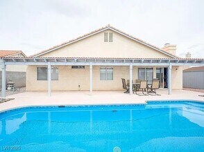 745 Gullwing Ln in North Las Vegas, NV - Building Photo - Building Photo