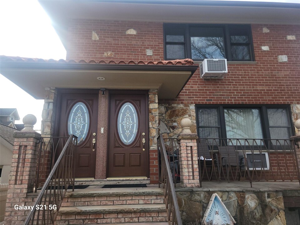 47-52-52 190th St in Queens, NY - Foto de edificio