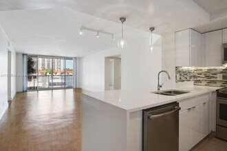 3605 NE 207th St, Unit 3210 in Miami, FL - Building Photo - Building Photo