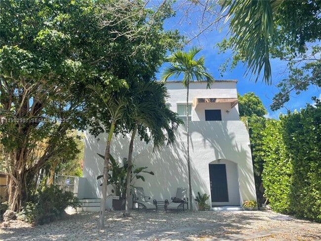 property at 3421 SW 25th St